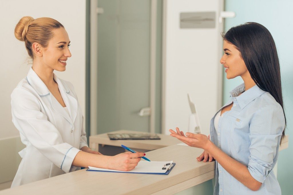 Woman talking to a hospital receptionist